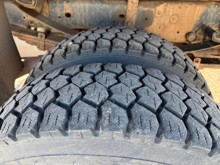 2014-ford-f550-xl-image-51