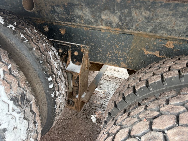 #1056-•-1989-mack-quad-axle-dump-truck-image-38