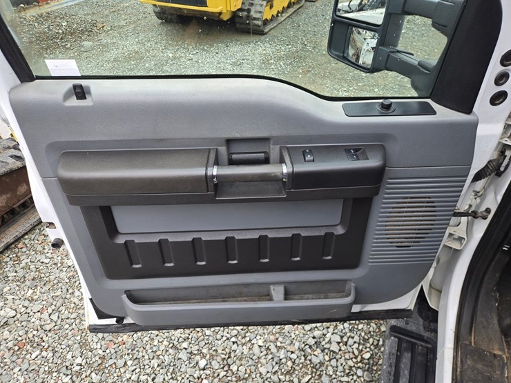 2011-ford-f550-image-52