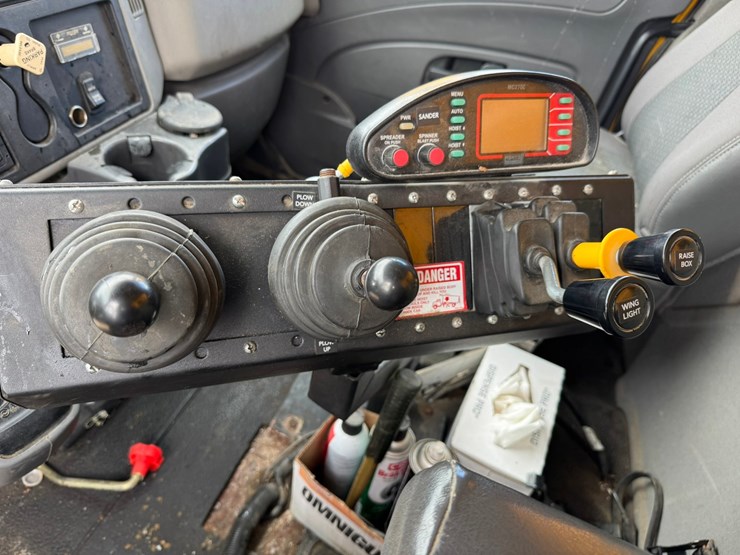 2009-international-workstar-7500-image-84