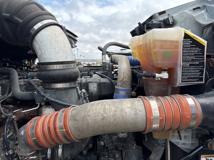 2016-massey-ferguson-8-image-20