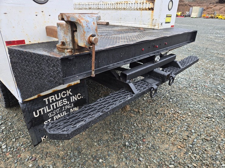 2011-ford-f550-image-27