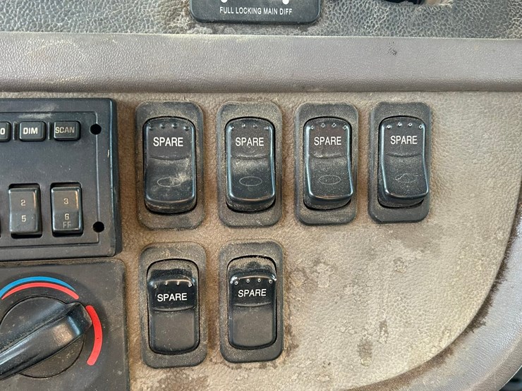 peterbilt-365-image-98