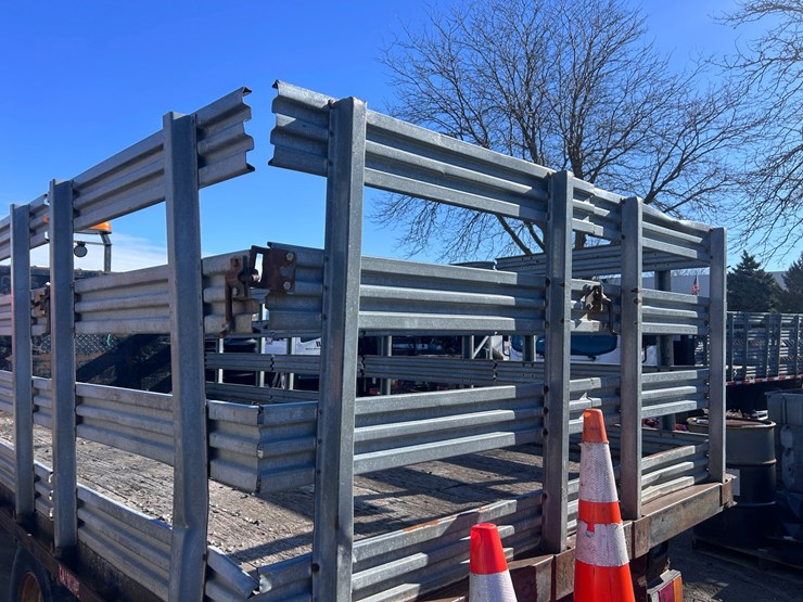 2012-isuzu-npr-image-18