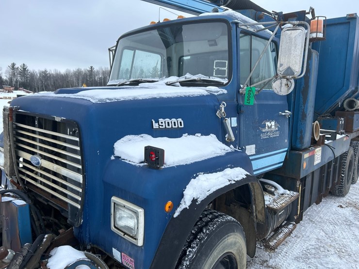 1990-ford-l9000-image-11