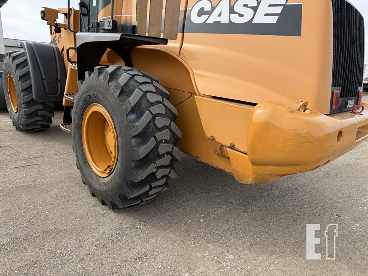 2010-case-721e-image-19