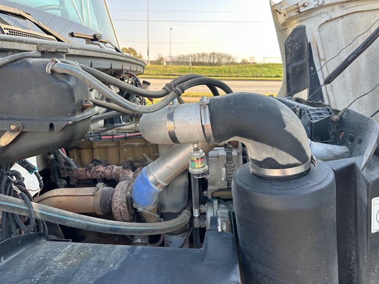 freightliner-fl70-image-54