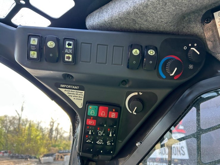 2024-deere-325g-image-22