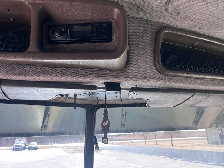 2000-peterbilt-379-image-56