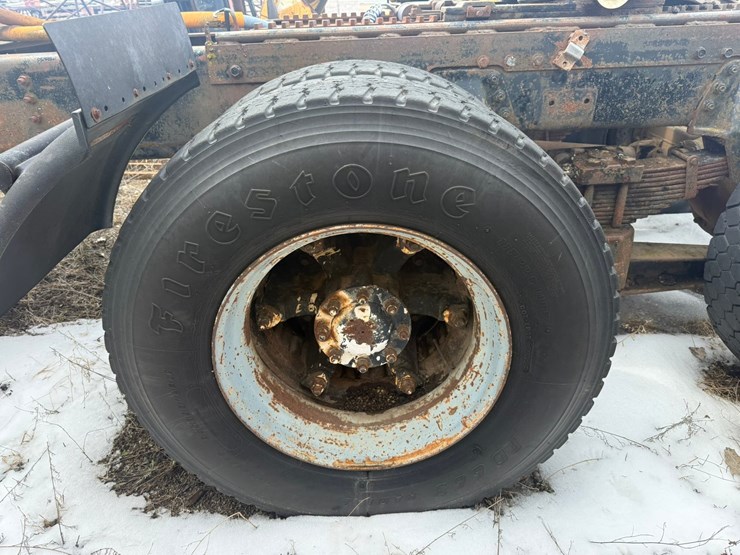 #1117-•-volvo-whitegmc-day-cab-truck-tractor-image-77