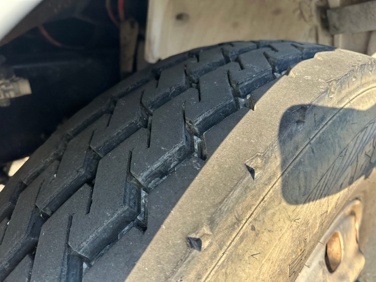 freightliner-fl70-image-76