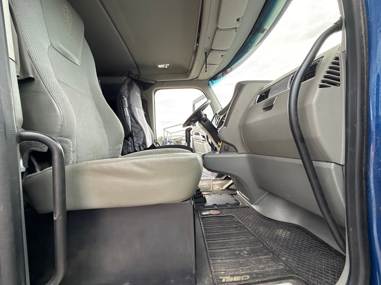 2019-kenworth-t680-image-59