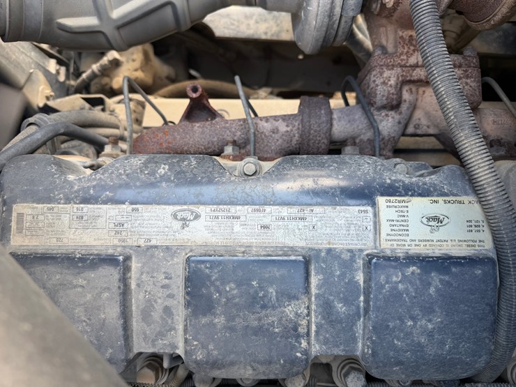 #1049-•-2005-mack-granite-tri-axle-dump-image-58