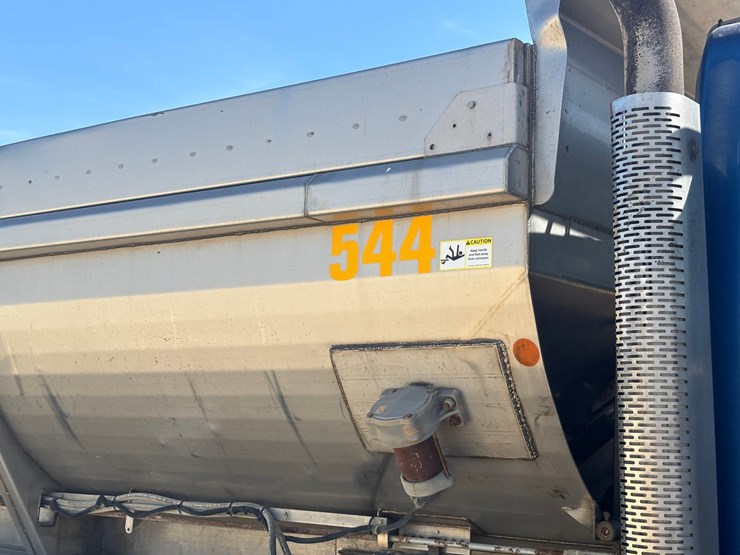 2006-international-7600-image-63