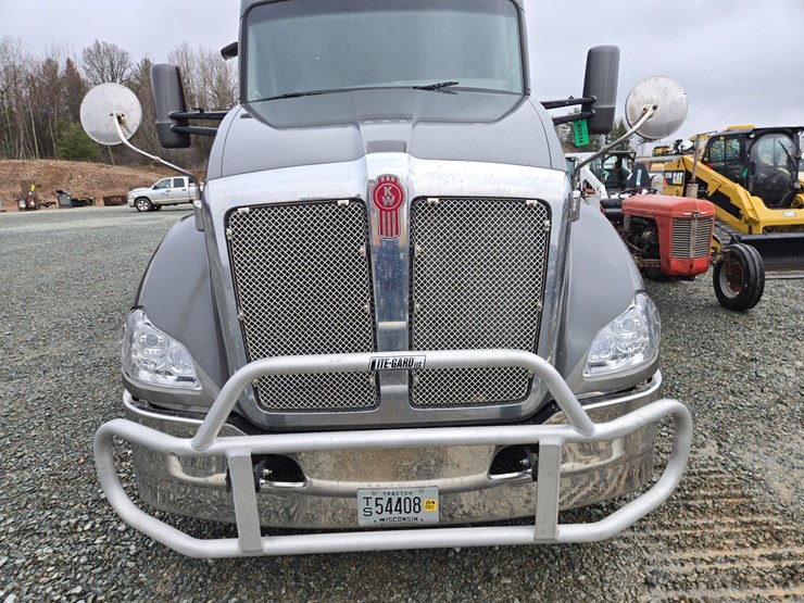 2017-kenworth-t680-image-10