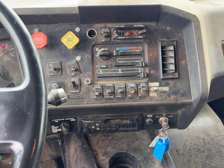 1994-volvo-wia-64t-sleeper-image-18