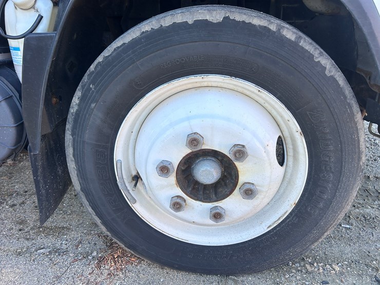 2013-isuzu-npr-image-72