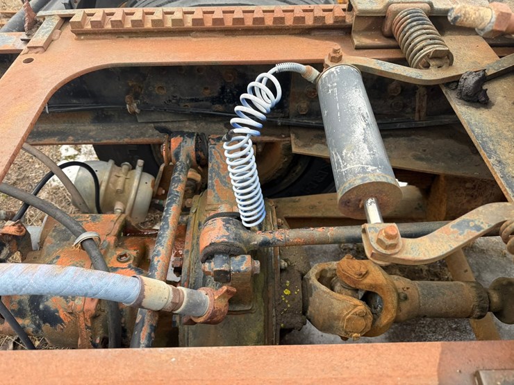 #1117-•-volvo-whitegmc-day-cab-truck-tractor-image-51