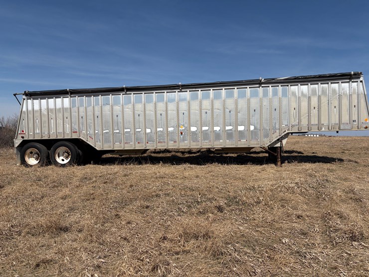 1980-cornhusker-800c-hopper-trailer-image-3