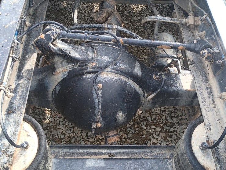 2012-massey-ferguson-8-image-24