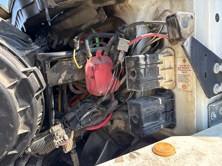 2010-international-7400-image-11