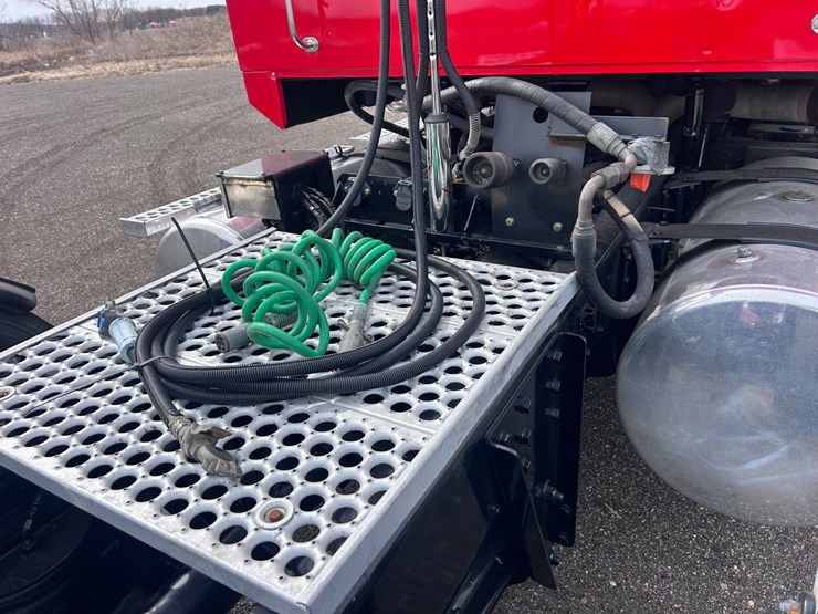 #1009-•-2012-western-star-conventional-4-sleeper-cab-truck-tractor-image-40