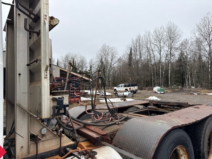 1996-mack-ch613-image-32