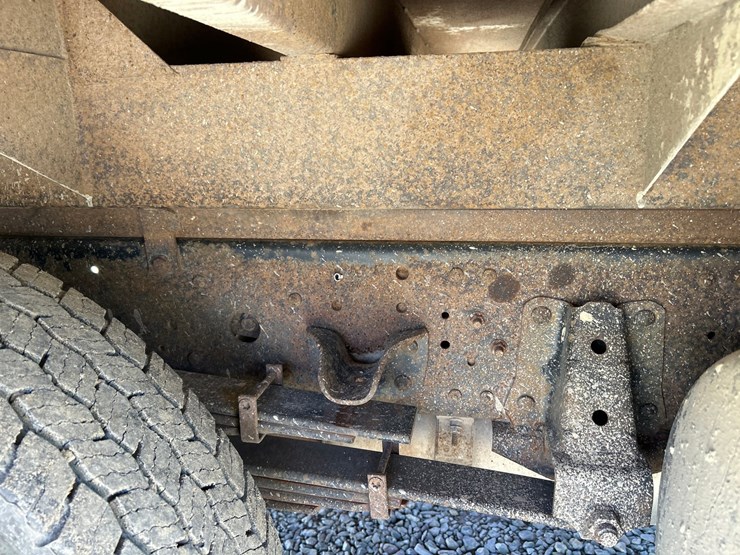 2005-isuzu-nqr-image-25