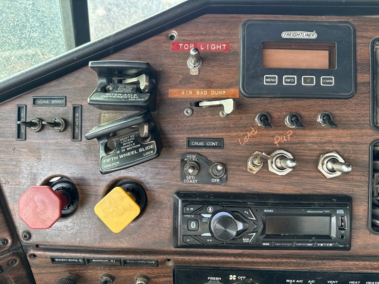 1998-massey-ferguson-8-image-63