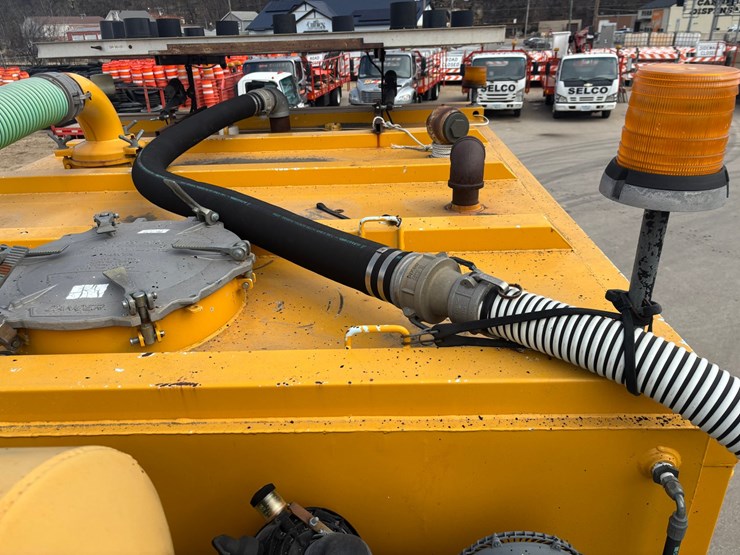 2005-gmc-t7500-image-52