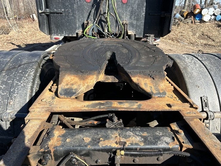 2005-peterbilt-379-image-21