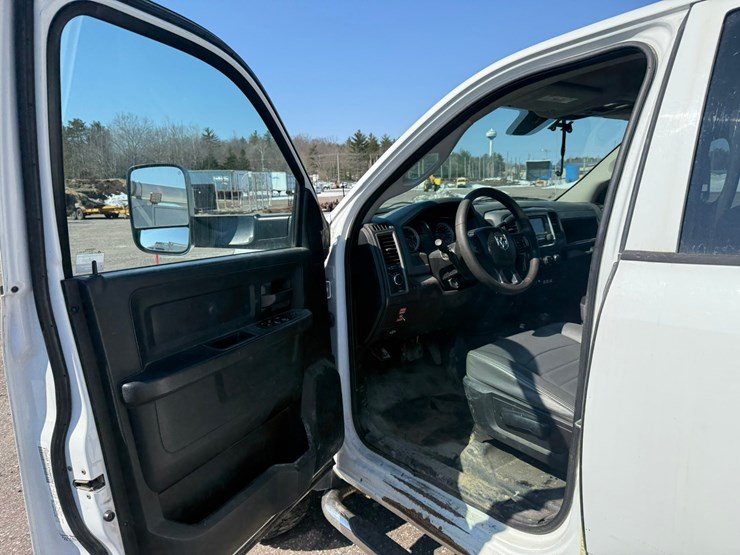 #2048-•-2013-ram-5500-heavy-duty-service-truck-image-38