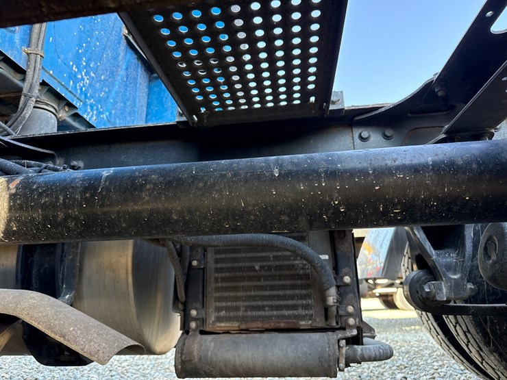 #2199-•-2020-international-a26-sleeper-cab-truck-tractor-image-37