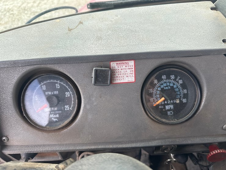 1986-mack-dm686s-image-29