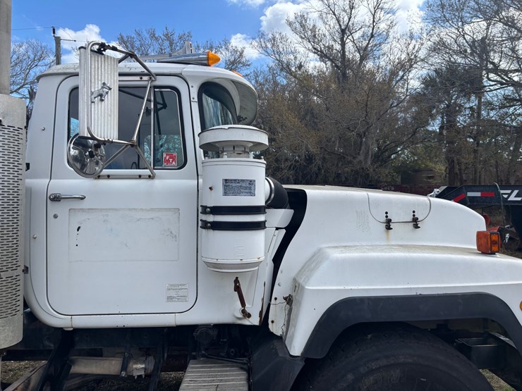 1999-mack-rd600-image-16
