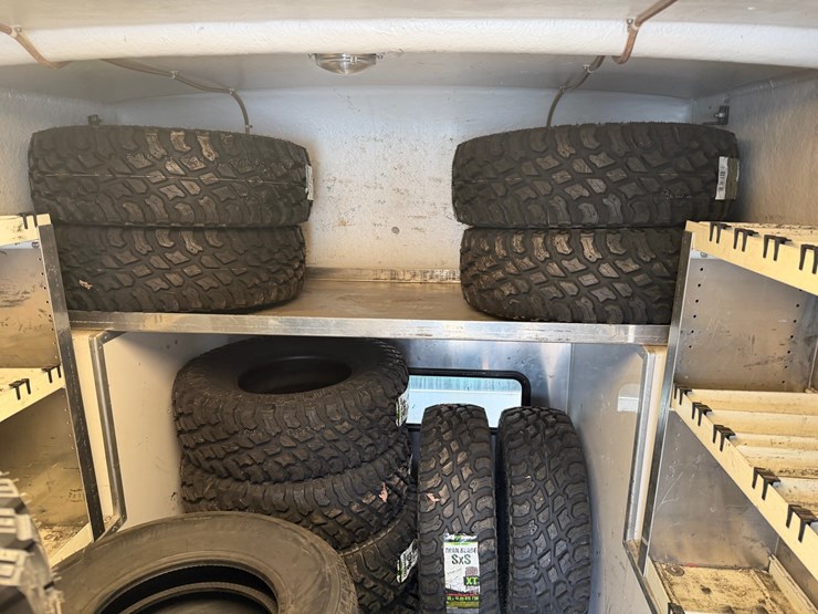 #1048-•-2009-gmc-c5500-specialty-service-truck-image-36