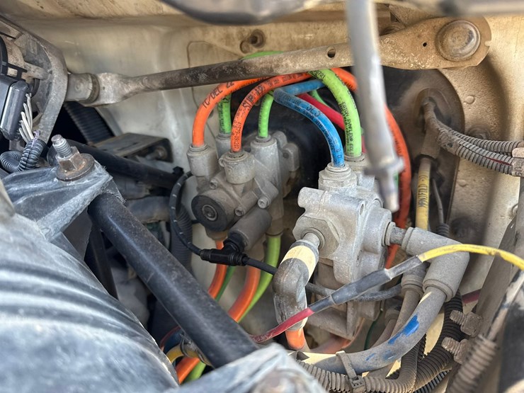 2010-international-7400-image-13