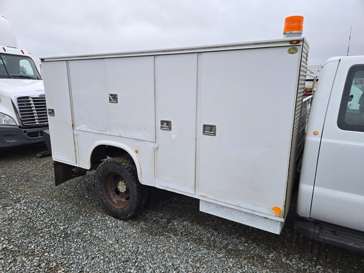 2011-ford-f550-image-21