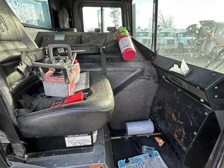 #2237-•-2006-mack-tri-axle-concrete-placement-truck-image-84