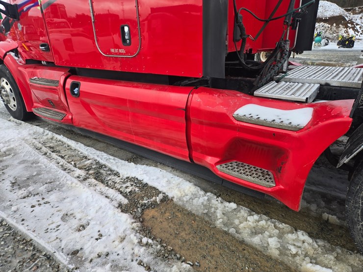 peterbilt-579-image-17