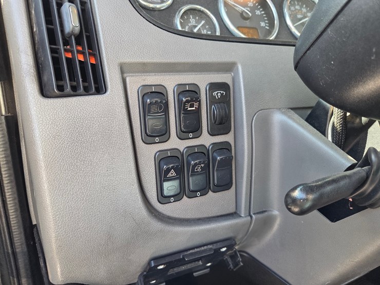 2013-peterbilt-337-image-52