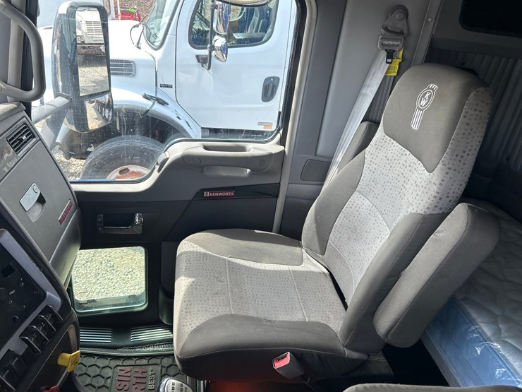 2017-kenworth-t660-image-58