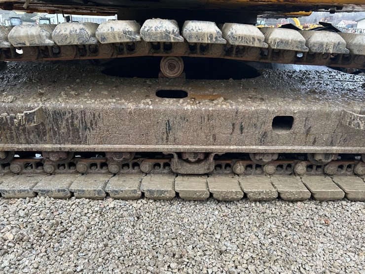 2020-deere-135g-image-13