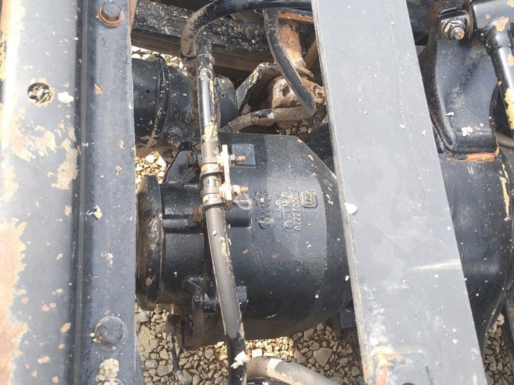 2012-massey-ferguson-8-image-29