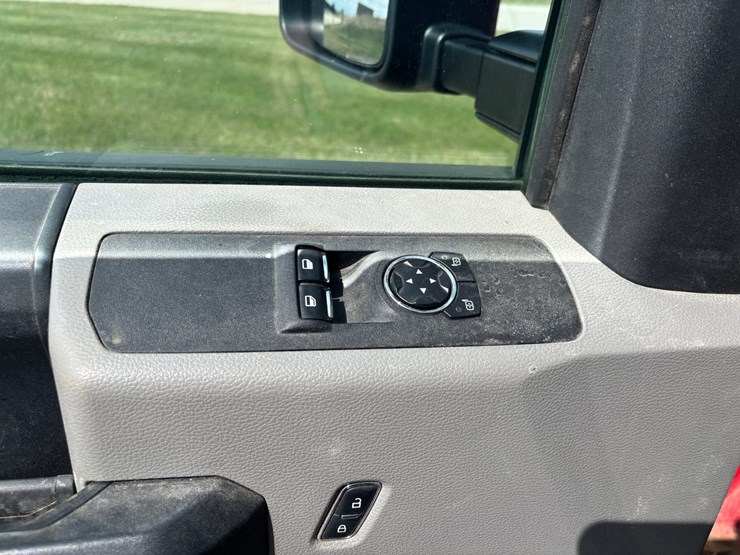 2017-ford-f350-image-42