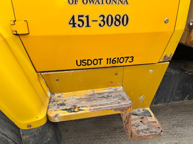 1977-ford-8000-image-11