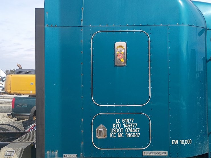 2002-kenworth-t600-image-16