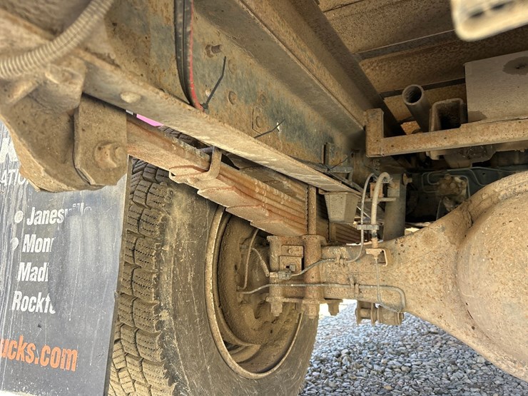 2005-isuzu-nqr-image-23