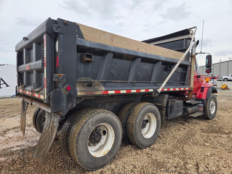 2006-international-7400-image-5