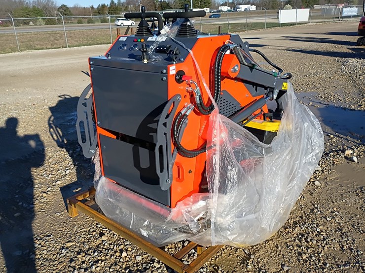 #l19-012-•-2026-tpm-t460-mini-skid-steer-image-4